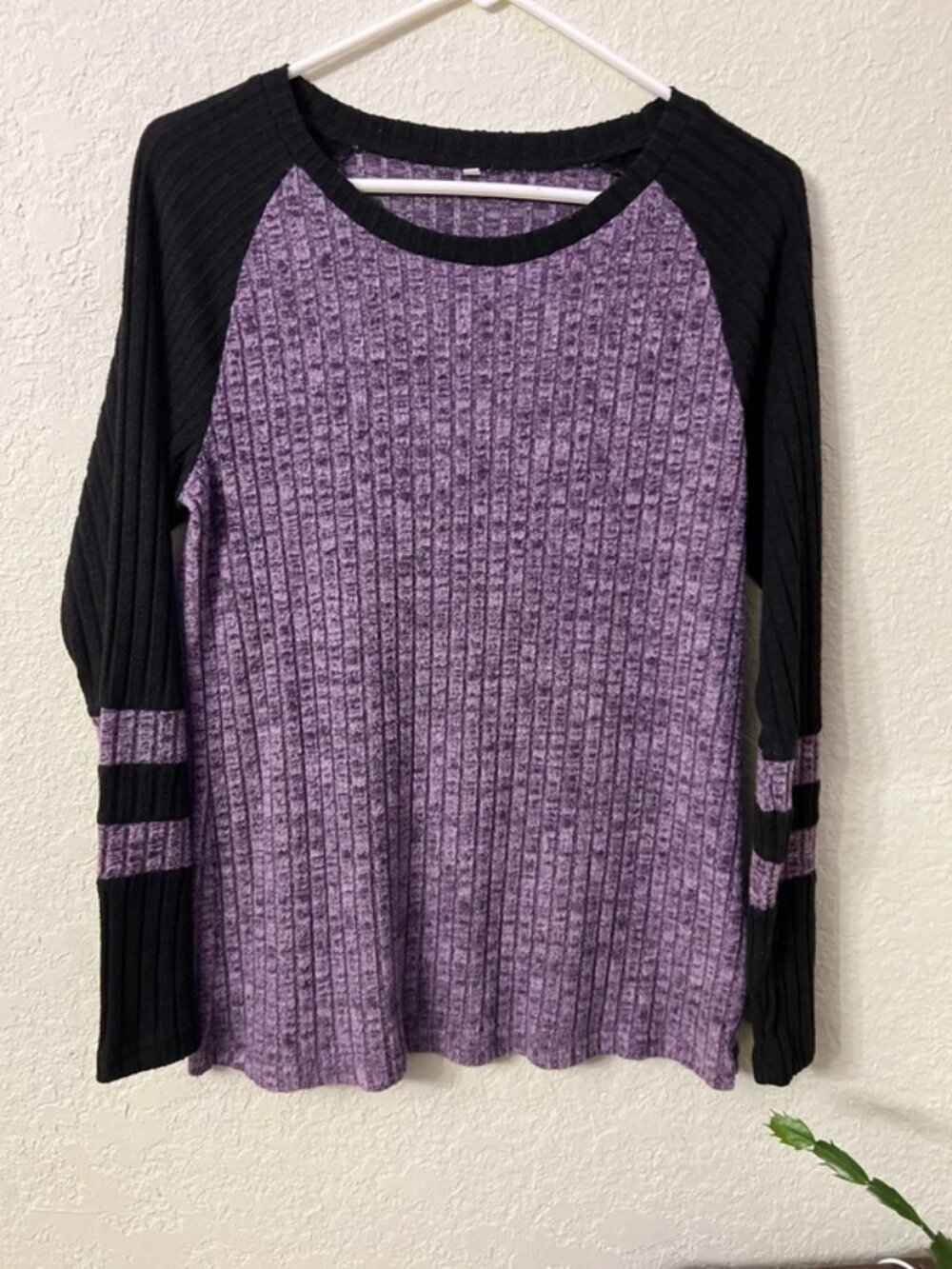 Sweater - Picture 1 of 2